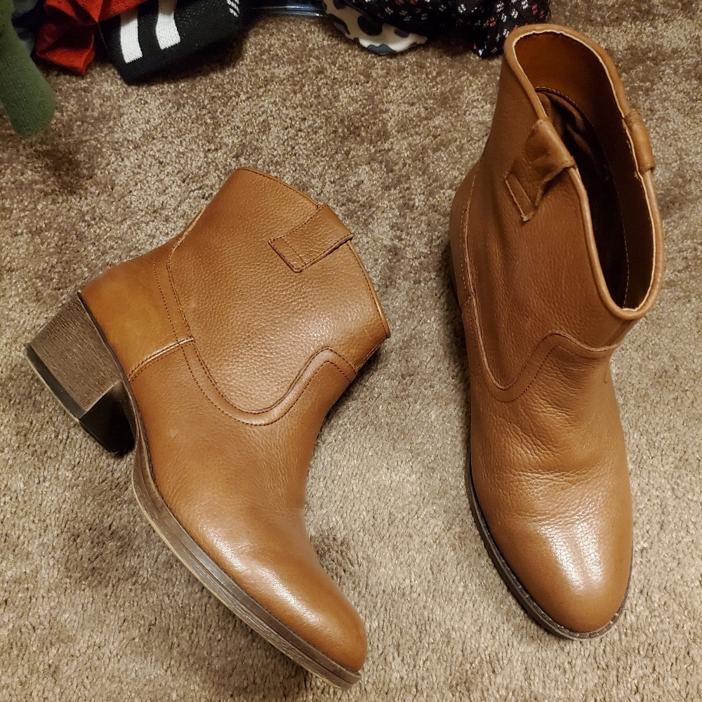Kenneth Cole Reaction booties